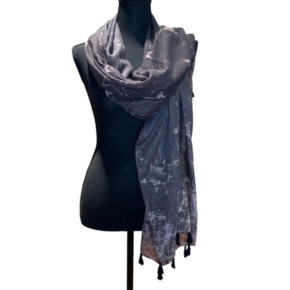 Women's Norte Large Viscose Fringed Star Print Gray Scarf, EUC - Picture 1 of 3